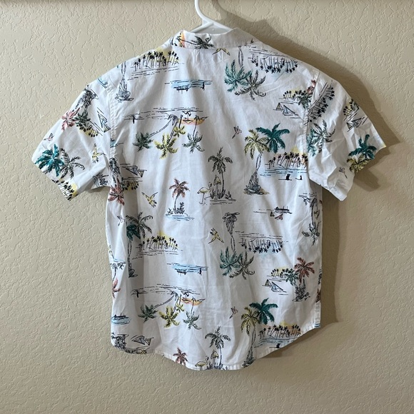 Boy Old Navy White Casual Button Down Shirt with Light Pattern - Picture 2 of 3